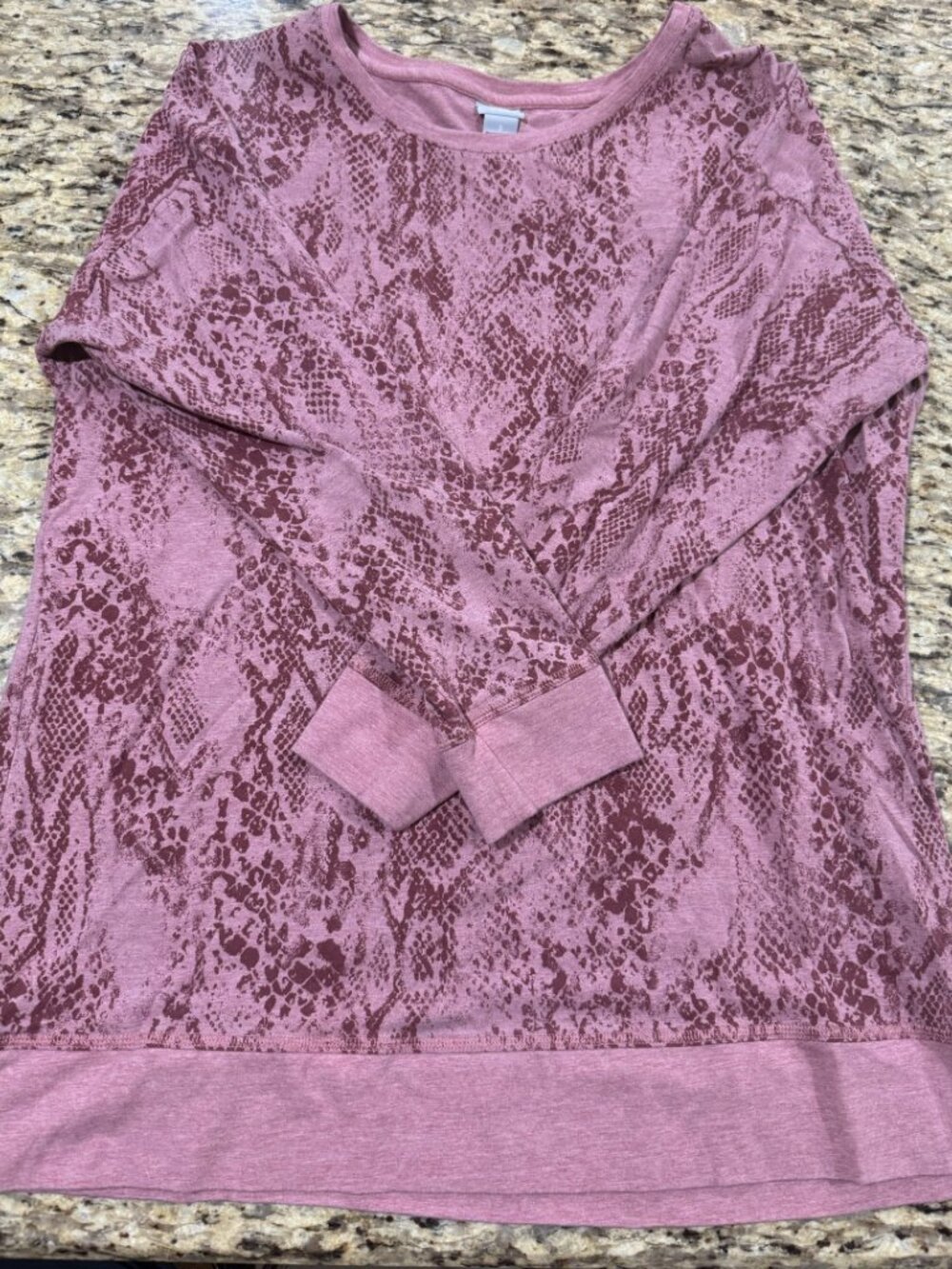 Chicos Zenergy Pink Snakeskin Long Sleeve Tunic Sweatshirt Top Size 3 XL 16/18